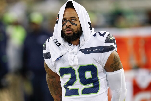 JACKSONVILLE, FL - DECEMBER 10: Safety Earl Thomas #29 of the Seattle Seahawks on the sideline with a Gatorade Towel wrapped around his head during the game against the Jacksonville Jaguars at EverBank Field on December 10, 2017 in Jacksonville, Florida. The Jaguars defeated the Seahawks 30 to 24. (Photo by Don Juan Moore/Getty Images)