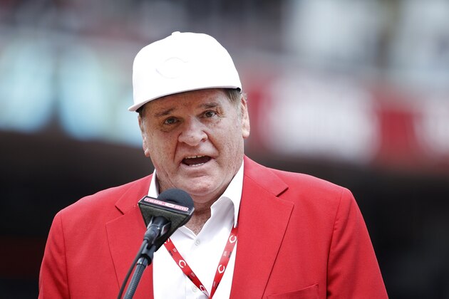 CINCINNATI, OH - JUNE 17: Former Cincinnati Reds great Pete Rose addresses fans following a dedication ceremony for his bronze statue outside Great American Ball Park prior to a game against the Los Angeles Dodgers on June 17, 2017 in Cincinnati, Ohio. The Dodgers defeated the Reds 10-2. (Photo by Joe Robbins/Getty Images)