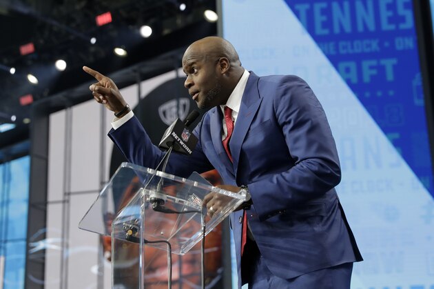 Former player Vince Young announces Boston College's Harold Landry as the Tennessee Titans' pick during the second round of the NFL football draft, Friday, April 27, 2018, in Arlington, Texas. (AP Photo/Eric Gay)