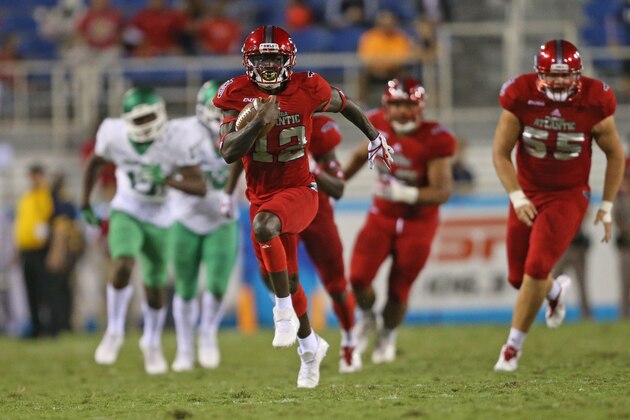 BOCA RATON, FL - OCTOBER 21: John Franklin III #12 of the Florida Atlantic Owls runs for a touchdown against the North Texas Mean Green during fourth quarter action on October 21, 2017 at FAU Stadium in Boca Raton, Florida. FAU defeated North Texas 69-31. (Photo by Joel Auerbach/Getty Images)