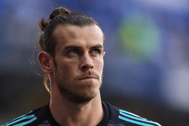 MADRID, SPAIN - APRIL 28:  Gareth Bale of Real Madrid warms up prior to the La Liga match between Real Madrid and Leganes at Estadio Santiago Bernabeu on April 28, 2018 in Madrid, Spain.  (Photo by Quality Sport Images/Getty Images)