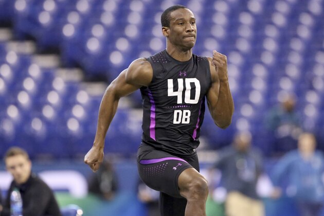 Alabama defensive back Levi Wallace runs the 40-yard dash at the 2018 NFL Scouting Combine on Monday, March 5, 2018, in Indianapolis. (AP Photo/Gregory Payan)