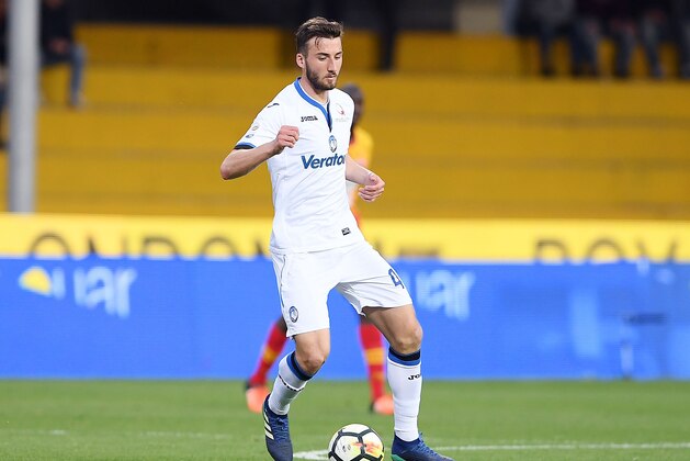 BENEVENTO, ITALY - APRIL 18:  Bryan Cristante of Atalanta BC in action during the serie A match between Benevento Calcio and Atalanta BC at Stadio Ciro Vigorito on April 18, 2018 in Benevento, Italy.  (Photo by Francesco Pecoraro/Getty Images)