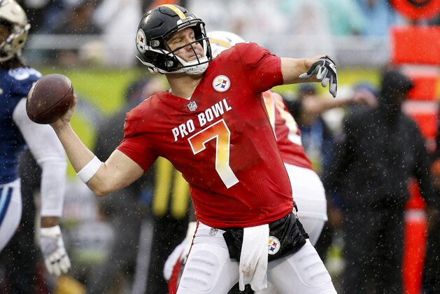 ORLANDO, FL - JANUARY 28: Quarterback Ben Roethlisberger #7 of the Pittsburgh Steelers from the AFC Team rolls out on a pass play during the NFL Pro Bowl Game at Camping World Stadium on January 28, 2018 in Orlando, Florida. The AFC defeated the NFC 24 to 23. (Photo by Don Juan Moore/Getty Images)