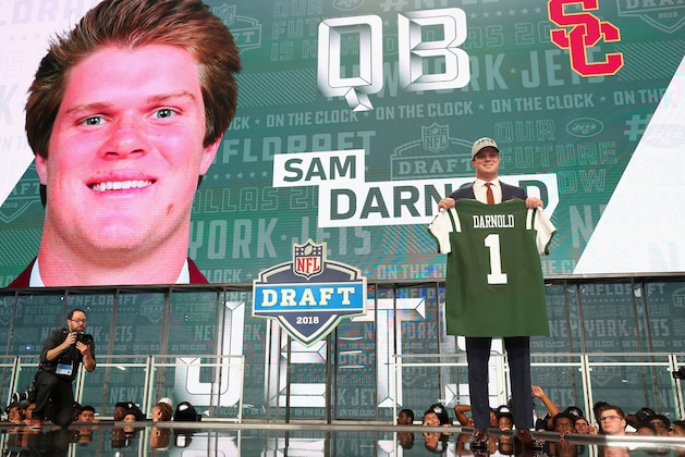 ARLINGTON, TX - APRIL 26:  Sam Darnold of USC poses after being picked #3 overall by the New York Jets during the first round of the 2018 NFL Draft at AT&T Stadium on April 26, 2018 in Arlington, Texas.  (Photo by Tom Pennington/Getty Images)