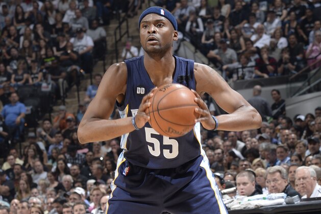 SAN ANTONIO, TX - MAY 21:  Keyon Dooling #55 of the Memphis Grizzlies handles the ball during Game Two of the Western Conference Finals between the Memphis Grizzlies and the San Antonio Spurs during the 2013 NBA Playoffs on May 21, 2013 at the AT&T Center in San Antonio, Texas. NOTE TO USER: User expressly acknowledges and agrees that, by downloading and or using this photograph, user is consenting to the terms and conditions of the Getty Images License Agreement. Mandatory Copyright Notice: Copyright 2013 NBAE (Photos by D. Clarke Evans/NBAE via Getty Images)