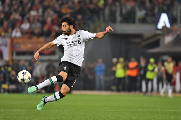 Liverpool's Egyptian midfielder Mohamed Salah controls the ball during the UEFA Champions League semi-final second leg football match AS Roma vs Liverpool FC at the Stadio Olimpico in Rome on May 2, 2018. (Photo by Alberto PIZZOLI / AFP)        (Photo credit should read ALBERTO PIZZOLI/AFP/Getty Images)