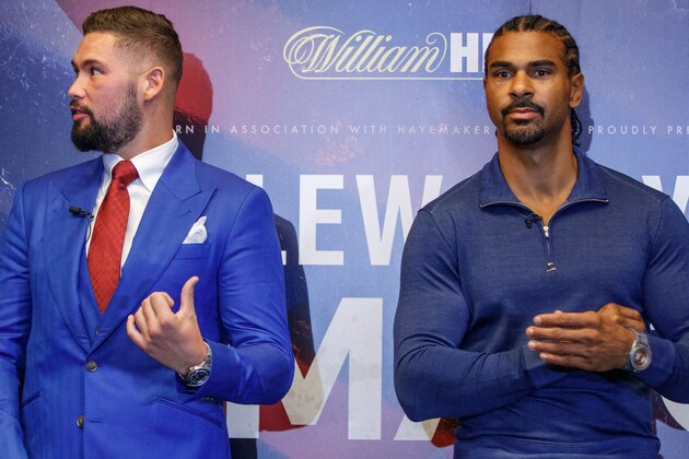 British boxers David Haye (R) and Tony Bellew attend a press conference in London on October 4, 2017, to promote their upcoming heavyweight rematch, due to take place on December 17.  / AFP PHOTO / Tolga AKMEN        (Photo credit should read TOLGA AKMEN/AFP/Getty Images)