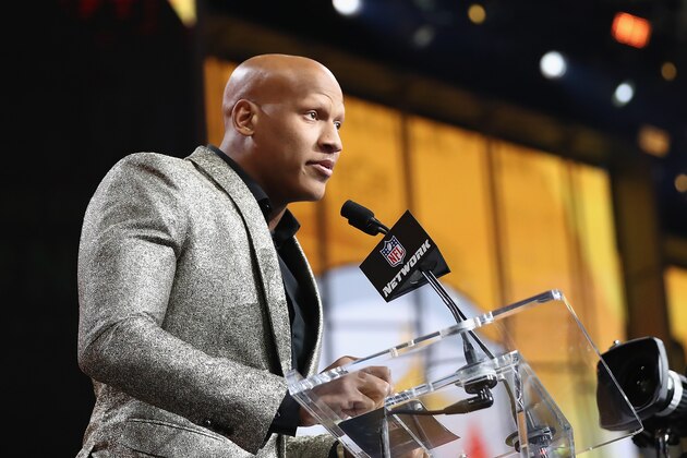 ARLINGTON, TX - APRIL 26:  Pittsburgh Steelers linebacker Ryan Shazier announces the Steelers' draft pick during the first round of the 2018 NFL Draft at AT&T Stadium on April 26, 2018 in Arlington, Texas.  (Photo by Ronald Martinez/Getty Images)
