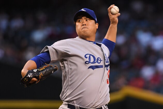 PHOENIX, AZ - MAY 02:  Hyun-Jin Ryu #99 of the Los Angeles Dodgers delivers a first inning pitch against the Arizona Diamondbacks at Chase Field on May 2, 2018 in Phoenix, Arizona.  (Photo by Norm Hall/Getty Images)
