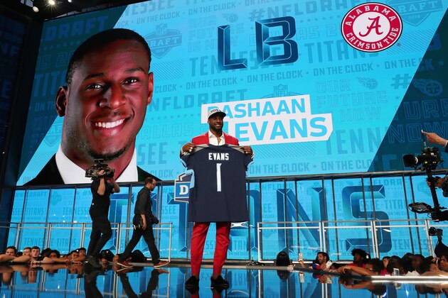 ARLINGTON, TX - APRIL 26:  Rashaan Evans of Alabama poses after being picked #22 overall by the Tennessee Titans during the first round of the 2018 NFL Draft at AT&T Stadium on April 26, 2018 in Arlington, Texas.  (Photo by Tom Pennington/Getty Images)