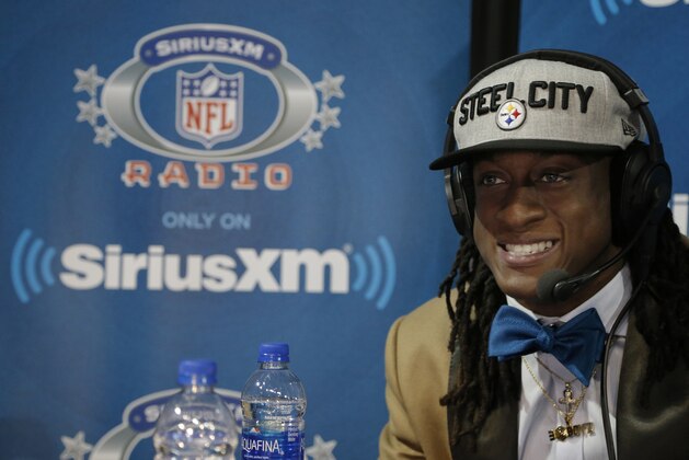 Pittsburgh Stealers draftee safety Terrell Edmunds on air with SiriusXM Thursday, April 26, 2018 in Arlington, Texas. (Brandon Wade/AP Images for SiriusXM)