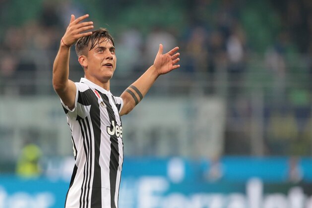 MILAN, ITALY - APRIL 28:  Paulo Dybala of Juventus FC celebrates at the end of the serie A match between FC Internazionale and Juventus at Stadio Giuseppe Meazza on April 28, 2018 in Milan, Italy.  (Photo by Emilio Andreoli/Getty Images)