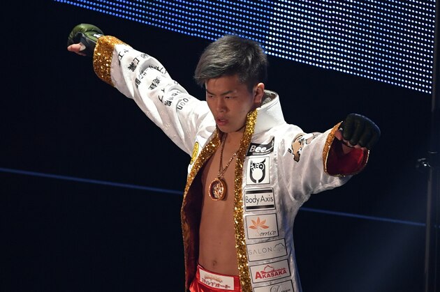 SAITAMA, JAPAN - DECEMBER 29:  Tenshin Nasukawa of Japan enters the ring in the bout against Nikita Sapun of Ukraine during the RIZIN Fighting World GP 2016 second round at Saitama Super Arena on December 29, 2016 in Saitama, Japan.  (Photo by Etsuo Hara/Getty Images)