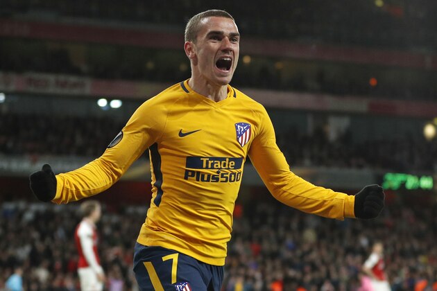Atletico Madrid's French striker Antoine Griezmann celebrates after scoring their first goal during the UEFA Europa League first leg semi-final football match  between Arsenal and Atletico Madrid at the Emirates Stadium in London on April 26, 2018. - The game finished 1-1. (Photo by Adrian DENNIS / AFP)        (Photo credit should read ADRIAN DENNIS/AFP/Getty Images)