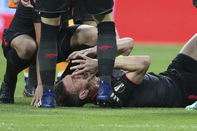 MADRID, SPAIN - MAY 3: Laurent Koscielny of Arsenal is seriously injured during the UEFA Europa League Semi Final second leg match between Atletico Madrid and Arsenal FC at Estadio Wanda Metropolitano on May 3, 2018 in Madrid, Spain. (Photo by Jean Catuffe/Getty Images)