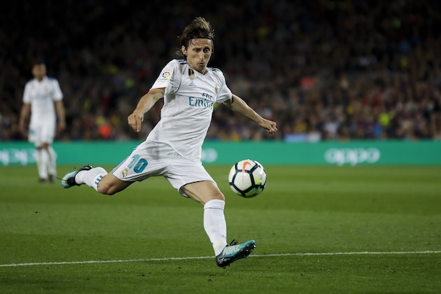 BARCELONA, SPAIN - MAY 6: Luka Modric of Real Madrid  during the La Liga Santander  match between FC Barcelona v Real Madrid at the Camp Nou on May 6, 2018 in Barcelona Spain (Photo by David S. Bustamante/Soccrates/Getty Images)