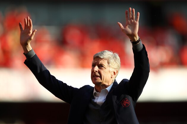 LONDON, ENGLAND - MAY 06:  Arsene Wenger, Manager of Arenal shows appreciation to the fans after the Premier League match between Arsenal and Burnley at Emirates Stadium on May 6, 2018 in London, England.  (Photo by Clive Mason/Getty Images)