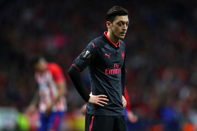 MADRID, SPAIN - MAY 03: Mesut Ozil of Arsenal during the UEFA Europa League Semi Final second leg match between Atletico Madrid  and Arsenal FC at Estadio Wanda Metropolitano on May 3, 2018 in Madrid, Spain. (Photo by Catherine Ivill/Getty Images)