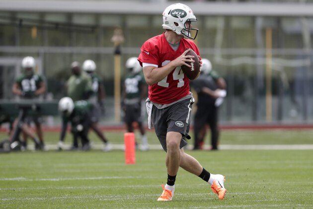 New York Jets first round draft pick Sam Darnold works out during NFL rookie camp, Saturday, May 5, 2018, in Florham Park, N.J. (AP Photo/Julio Cortez)