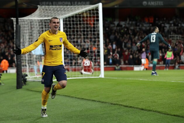 Atletico's Antoine Griezmann celebrates after scoring the first goal of his team during the Europa League semifinal first leg soccer match between Arsenal FC and Atletico Madrid at Emirates Stadium in London, Thursday, April 26, 2018. (AP Photo/Matt Dunham)