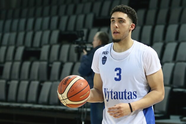 US basketball player LiAngelo Ball takes part in his first training session in Prienai, Lithuania, where he will play for the Vytautas club on January 5, 2018.
Basketball-crazed Lithuania welcomed LiAngelo and LaMelo Ball, the two youngest sons of flamboyant Los Angeles entrepreneur LaVar Ball who recently made headlines due to a feud with US President Donald Trump. / AFP PHOTO / Petras Malukas        (Photo credit should read PETRAS MALUKAS/AFP/Getty Images)