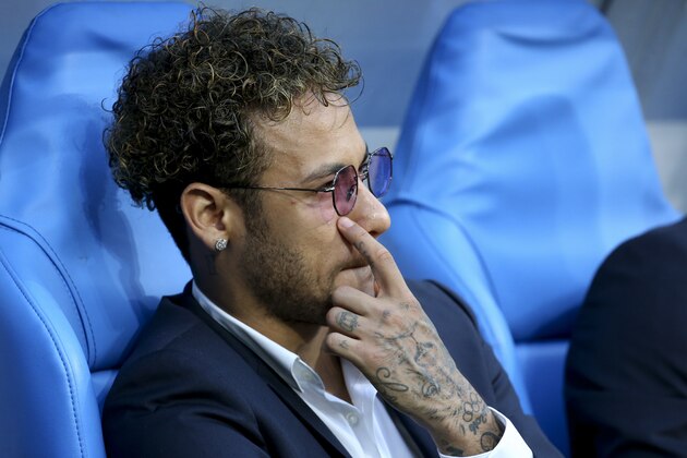 PARIS, FRANCE - MAY 8: Marco Verratti, Neymar Jr of PSG seating on the bench before the French Cup final (Coupe de France) between Les Herbiers VF and Paris Saint-Germain (PSG) at Stade de France on May 8, 2018 in Saint-Denis near Paris, France. (Photo by Jean Catuffe/Getty Images)