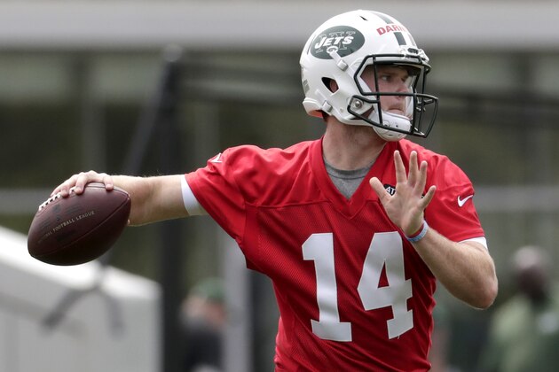 New York Jets first round draft pick Sam Darnold works out during NFL rookie camp, Saturday, May 5, 2018, in Florham Park, N.J. (AP Photo/Julio Cortez)