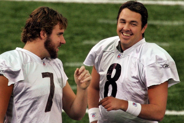 Pittsburgh Steelers quarterback Ben Roethlisberger, left, shares a light moment with third string backup quarterback Tommy Maddox before practice Thursday, Feb. 2, 2006 at the Pontiac Silverdome in Pontiac, Mich. The Steelers face the Seattle Seahawks in Super Bowl XL on Sunday, Feb. 5 in Detroit . (AP Photo/Gene J. Puskar)