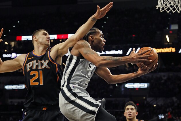 SAN ANTONIO,TX - JANUARY 05 :  Kawhi Leonard #2 of the San Antonio Spurs drives past Alex Len #21 of the Phoenix Suns at AT&T Center on January 05, 2018  in San Antonio, Texas.  NOTE TO USER: User expressly acknowledges and agrees that , by downloading and or using this photograph, User is consenting to the terms and conditions of the Getty Images License Agreement. (Photo by Ronald Cortes/Getty Images)