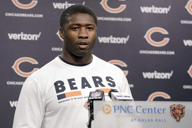 Chicago Bears linebacker Roquan Smith talks to reporters before the NFL football team's rookie minicamp Friday, May 11, 2018, in Lake Forest, Ill. (AP Photo/Nam Y. Huh)