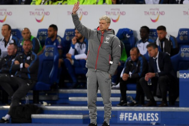 LEICESTER, ENGLAND - MAY 09:  Arsene Wenger, Manager of Arsenal gives instruction to his team during the Premier League match between Leicester City and Arsenal at The King Power Stadium on May 9, 2018 in Leicester, England.  (Photo by Shaun Botterill/Getty Images)