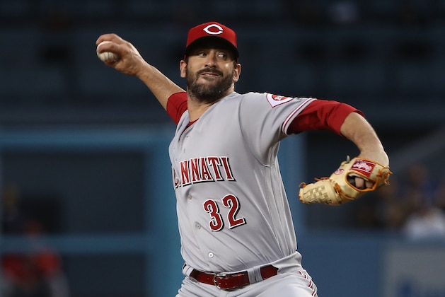 LOS ANGELES, CA - MAY 11:  Pitcher Matt Harvey #32 of the Cincinnati Reds pitches in the first inning during the MLB game against the Los Angeles Dodgers at Dodger Stadium on May 11, 2018 in Los Angeles, California.  (Photo by Victor Decolongon/Getty Images)
