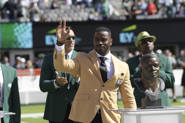 Former New York Jet Curtis Martin participates in a ceremony before an NFL football game between the New York Jets and the Jacksonville Jaguars, Sunday, Oct. 1, 2017, in East Rutherford, N.J. (AP Photo/Bill Kostroun)