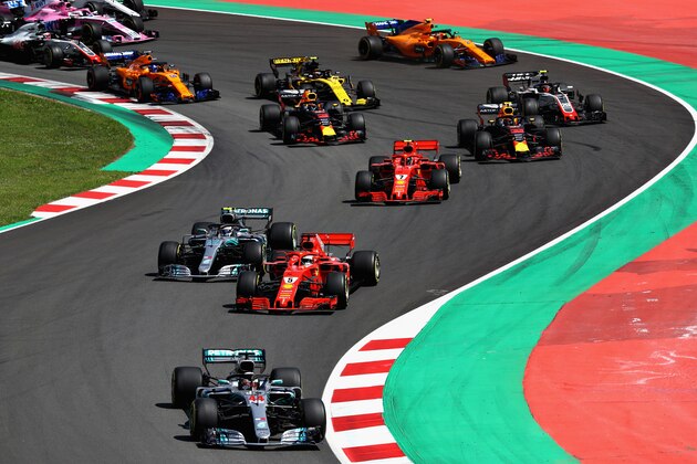 MONTMELO, SPAIN - MAY 13:  Lewis Hamilton of Great Britain driving the (44) Mercedes AMG Petronas F1 Team Mercedes WO9 leads the field at the start during the Spanish Formula One Grand Prix at Circuit de Catalunya on May 13, 2018 in Montmelo, Spain.  (Photo by Mark Thompson/Getty Images)