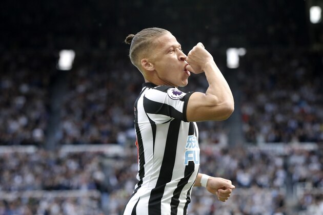NEWCASTLE UPON TYNE, ENGLAND - MAY 13:  Dwight Gayle of Newcastle United celebrates after scoring his sides first goal during the Premier League match between Newcastle United and Chelsea at St. James Park on May 13, 2018 in Newcastle upon Tyne, England.  (Photo by Ian MacNicol/Getty Images)