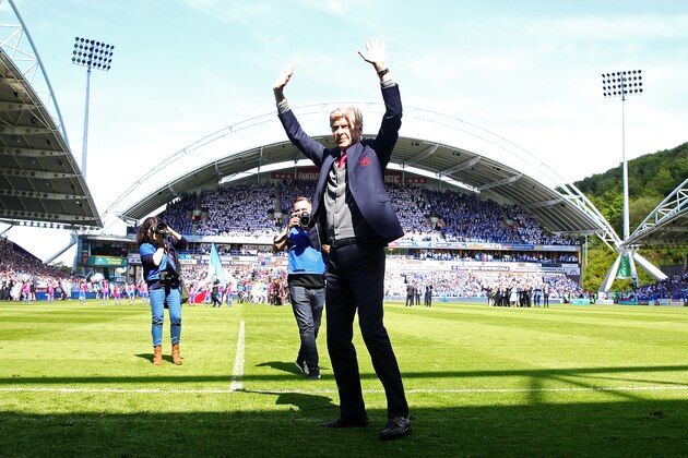 HUDDERSFIELD, ENGLAND - MAY 13: Arsenal manager Arsene Wenger waves to the supporters ahead of the Premier League match between Huddersfield Town and Arsenal at John Smith's Stadium on May 13, 2018 in Huddersfield, England. (Photo by Chris Brunskill Ltd/Getty Images)