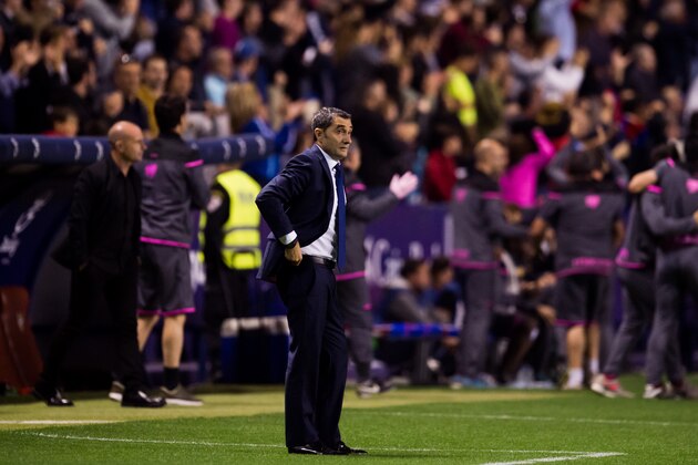VALENCIA, SPAIN - MAY 13:  Head coach Ernesto Valverde of FC Barcelona reacts during the La Liga match between Levante UD and FC Barcelona at Estadi Ciutat de Valencia on May 13, 2018 in Valencia, Spain.  (Photo by Alex Caparros/Getty Images)