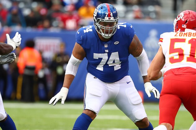 EAST RUTHERFORD, NJ - NOVEMBER 19:  Ereck Flowers #74 of the New York Giants defends against  Frank Zombo #51 of the Kansas City Chiefs during their game at MetLife Stadium on November 19, 2017 in East Rutherford, New Jersey.  (Photo by Al Bello/Getty Images)