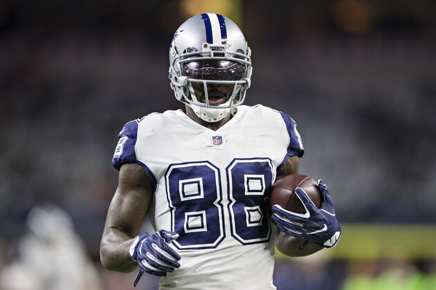 ARLINGTON, TX - NOVEMBER 30:  Dez Bryant #88 of the Dallas Cowboys warming up before a game against the Washington Redskins at AT&T Stadium on November 30, 2017 in Arlington, Texas.  The Cowboys defeated the Redskins 38-14.  (Photo by Wesley Hitt/Getty Images)