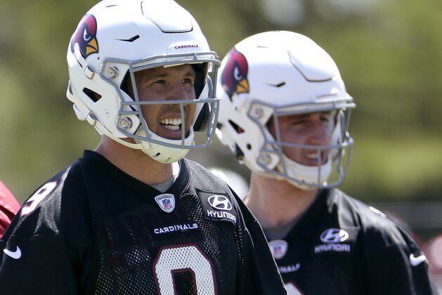 Arizona Cardinals' Sam Bradford (9) and Josh Rosen (3) watch teammates during an organized team activity Tuesday, May 15, 2018, in Tempe, Ariz. (AP Photo/Matt York)