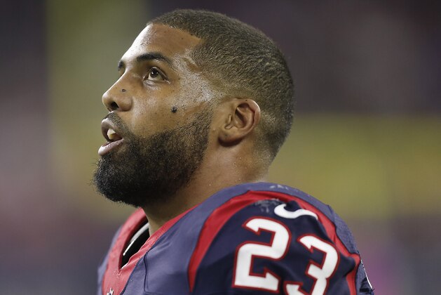 HOUSTON, TX - OCTOBER 08:  Arian Foster #23 of the Houston Texans during game action in the second half against the Indianapolis Colts at NRG Stadium on October 8, 2015 in Houston, Texas.  (Photo by Bob Levey/Getty Images)