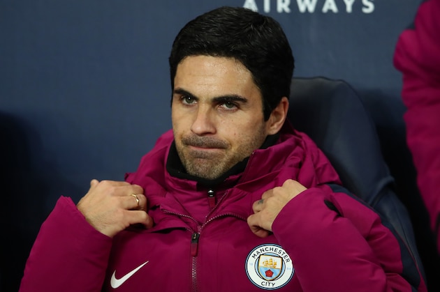 MANCHESTER, ENGLAND - NOVEMBER 29: Mikel Arteta, Manchester City coach looks on prior to the Premier League match between Manchester City and Southampton at Etihad Stadium on November 29, 2017 in Manchester, England.  (Photo by Clive Brunskill/Getty Images)
