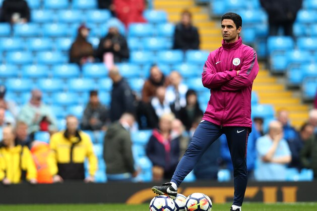 MANCHESTER, ENGLAND - APRIL 22:  Mikel Arteta of Manchester City looks on during the Premier League match between Manchester City and Swansea City at Etihad Stadium on April 22, 2018 in Manchester, England.  (Photo by Clive Brunskill/Getty Images)
