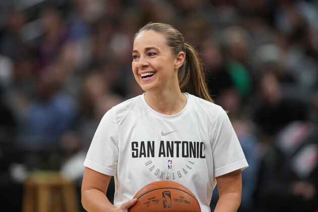SAN ANTONIO, TX - NOVEMBER 17:  Assistant Coach Becky Hammond warms up with players before the game against the Oklahoma City Thunder on November 17, 2017 at the AT&T Center in San Antonio, Texas. NOTE TO USER: User expressly acknowledges and agrees that, by downloading and or using this photograph, User is consenting to the terms and conditions of the Getty Images License Agreement. Mandatory Copyright Notice: Copyright 2017 NBAE (Photo by Darren Carroll/NBAE via Getty Images)