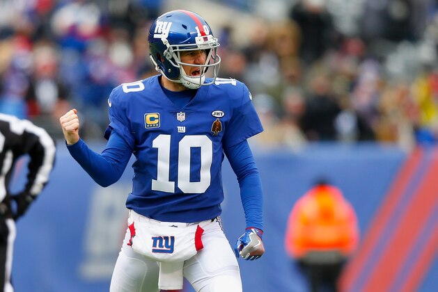 EAST RUTHERFORD, NJ - DECEMBER 31:  (NEW YORK DAILIES OUT)   Eli Manning #10 of the New York Giants reacts after throwing a touchdown pass in the first half against the Washington Redskins on December 31, 2017 at MetLife Stadium in East Rutherford, New Jersey. The Giants defeated the Redskins 18-10.  (Photo by Jim McIsaac/Getty Images)