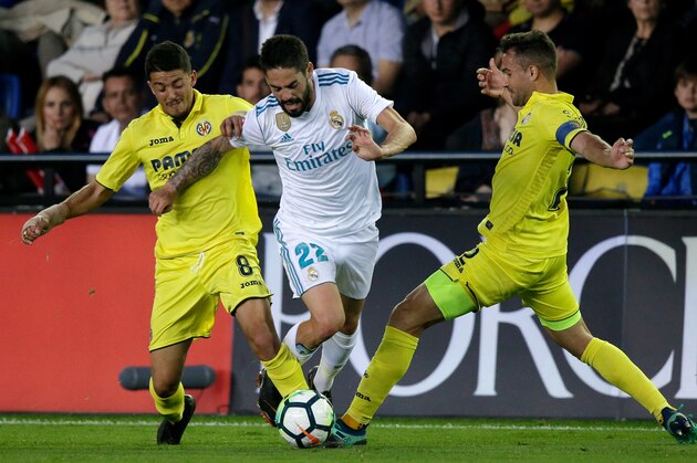 CASTELLON, SPAIN - MAY 19: (L-R) P. Fornals of Villarreal, Isco of Real Madrid, Antonio Rukavina of Villarreal  during the La Liga Santander  match between Villarreal v Real Madrid at the Estadio de la Ceramica on May 19, 2018 in Castellon Spain (Photo by Jeroen Meuwsen/Soccrates/Getty Images)