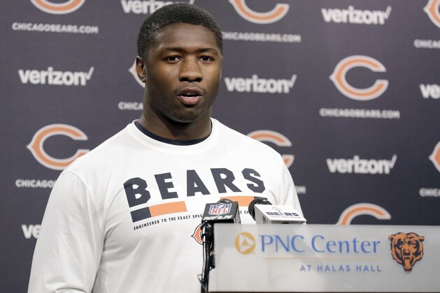 Chicago Bears linebacker Roquan Smith talks to reporters before the NFL football team's rookie minicamp Friday, May 11, 2018, in Lake Forest, Ill. (AP Photo/Nam Y. Huh)