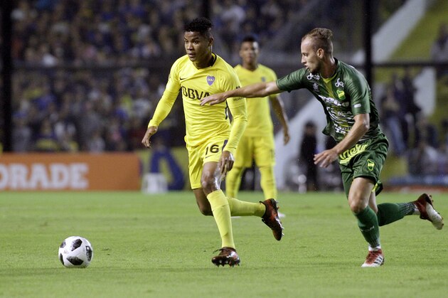 Boca Junior's player Wilmar Barrios (R) vies for the ball with Defensa y Justicia's Fernando Marquez during their Argentina First Division Superliga football match at La Bombonera stadium in Buenos Aires, on April 7, 2018. 

 / AFP PHOTO / ALBERTO RAGGIO        (Photo credit should read ALBERTO RAGGIO/AFP/Getty Images)