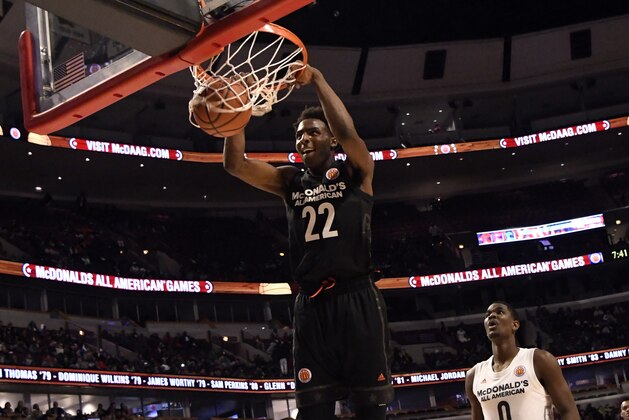 CHICAGO, IL - MARCH 29: Mitchell Robinson #22 of the boys east team  dunks the ball during the 2017 McDonalds's All American Game on March 29, 2017 at the United Center in Chicago, Illinois. The West Team won 109-107. (Photo by David Banks/Getty Images)